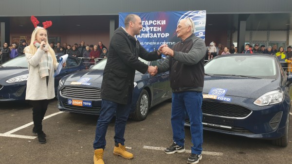 Трима късметлии от София получиха чисто нови автомобили от        „Тото 2 – 6 от 49“